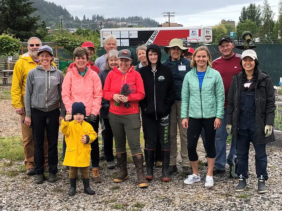 Wegrowworkersandchild